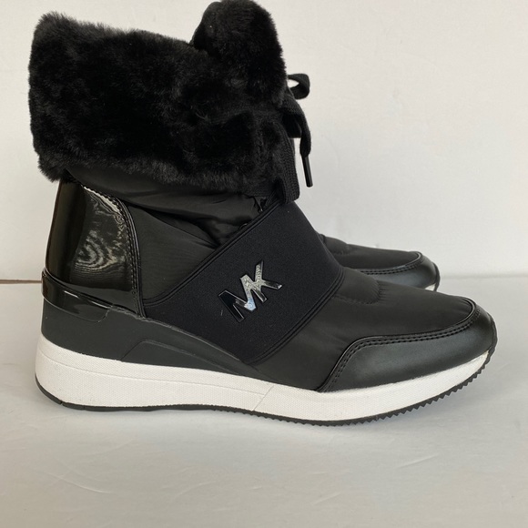 MICHAEL KORS SHAY NYLON WARMTH BLACK BOOT SIZE: 8.5 - Picture 7 of 8